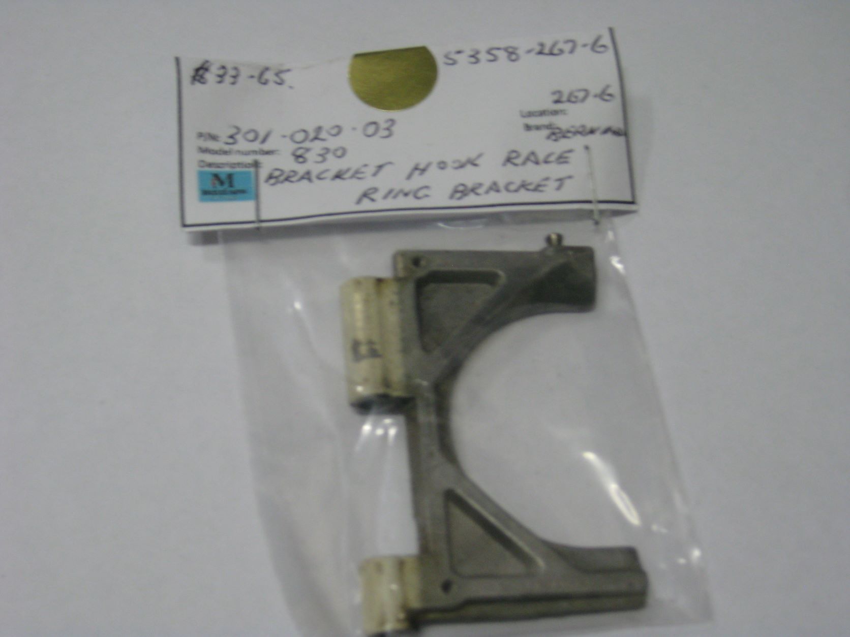 301-020-03 hook race ring bracket. Bernina 830